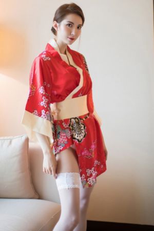 厨房掀起馊裙子挺进_HD在线播放